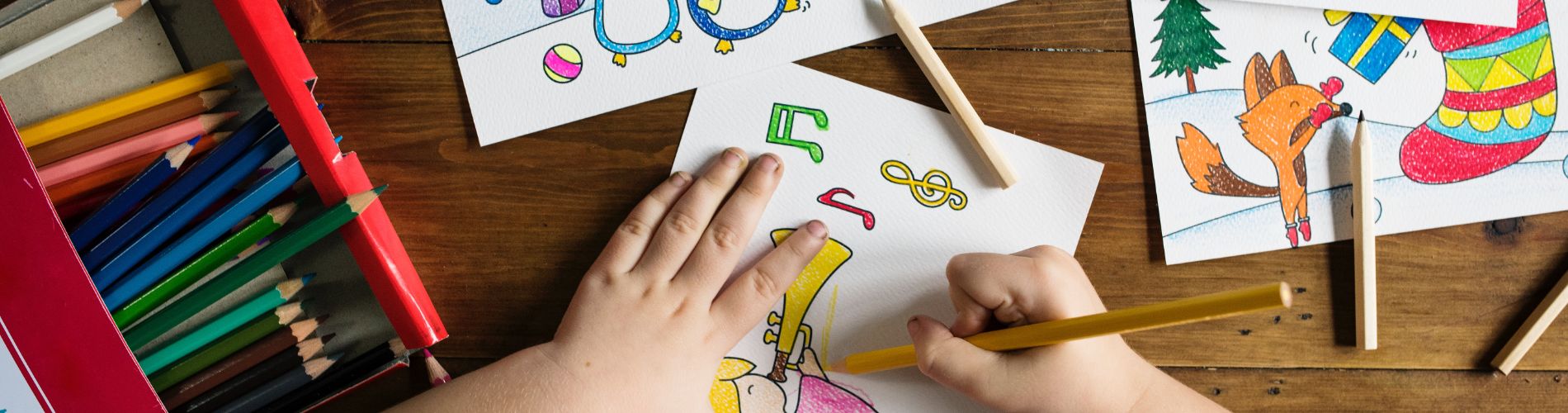 Istruzione - bimbo che disegna Istruzione - bimbo che disegna