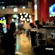 bancone di un pub ristorante
