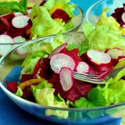 cibo insalata di verdura, mangiare sano