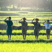 ragazzi scout all'aperto