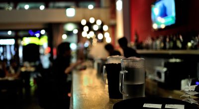 bancone di un pub ristorante